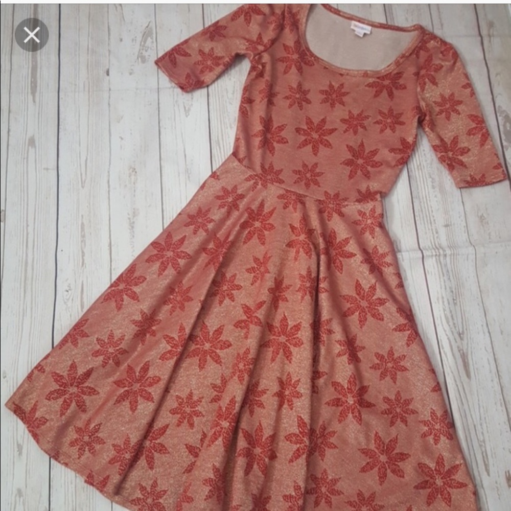 NWT Lularoe Elegant Holiday Nicole poinsettias